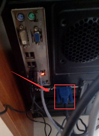 电脑主机开机内存指示灯闪红灯