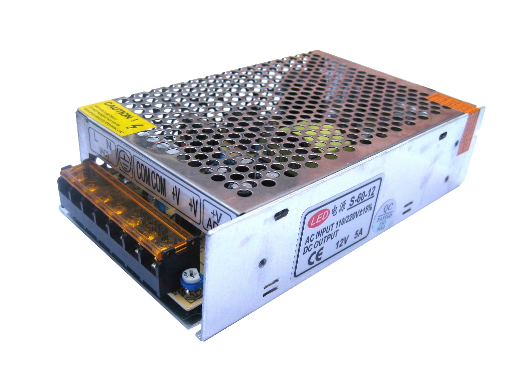 电源主机面板电源指示灯在哪