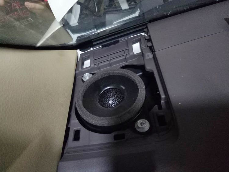 音响改装主机倒车影像没了怎么办