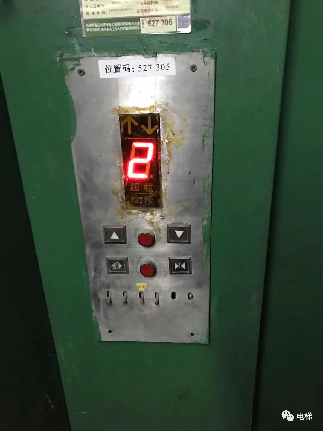 三菱电梯主机发热