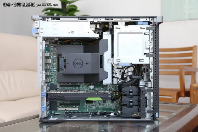 戴尔工作站主机怎么开箱