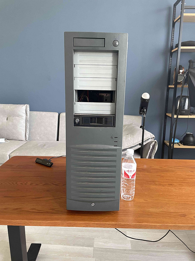 老主机打开机箱