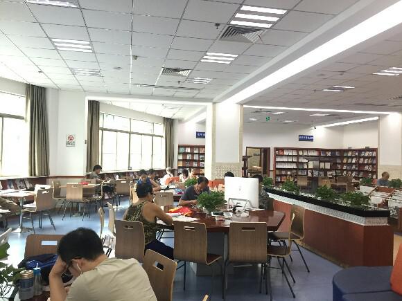 图书馆电脑显示器灯不亮主机亮