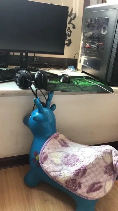 打游戏主机嗡嗡响