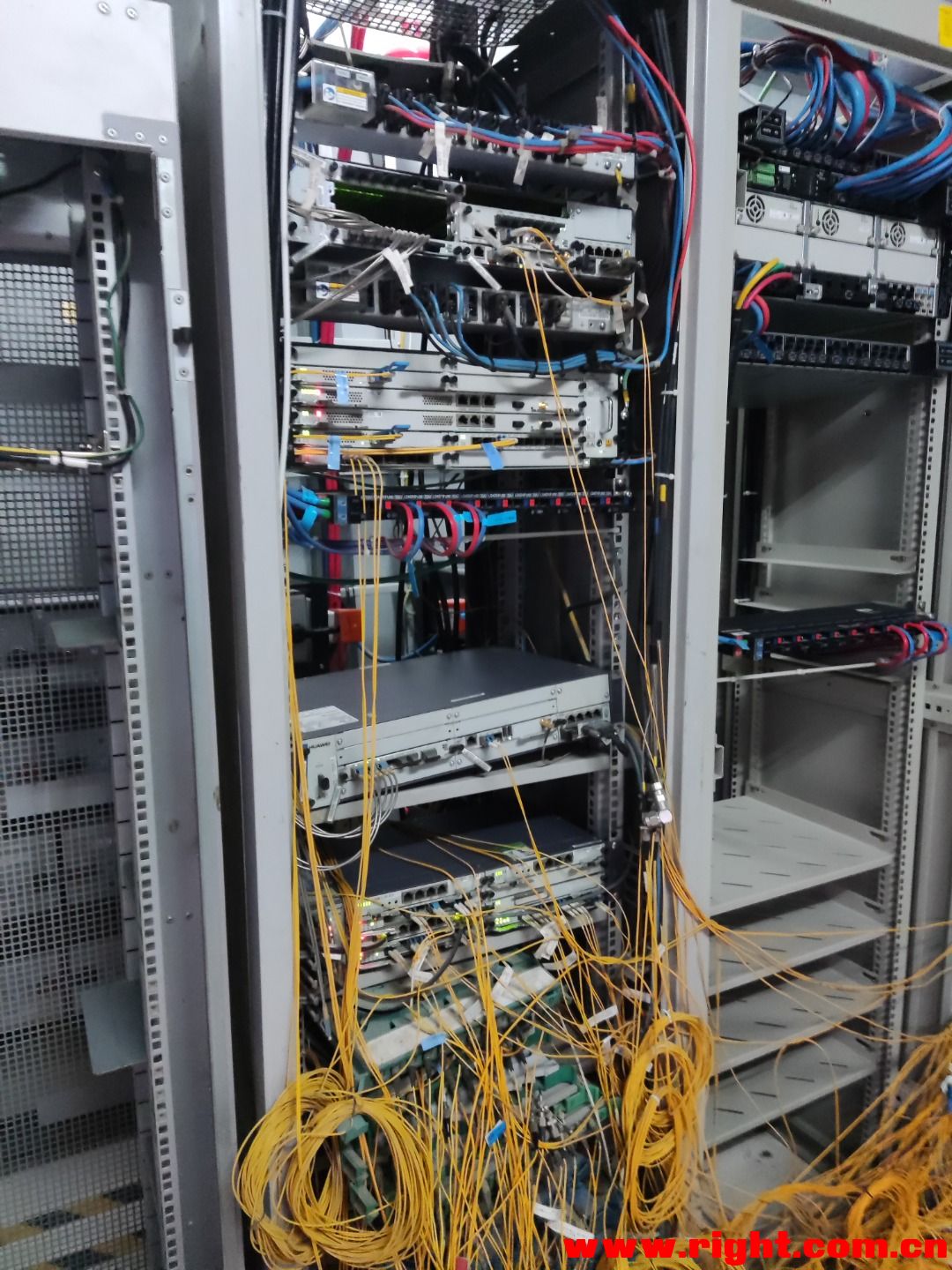 买主机送接网线么