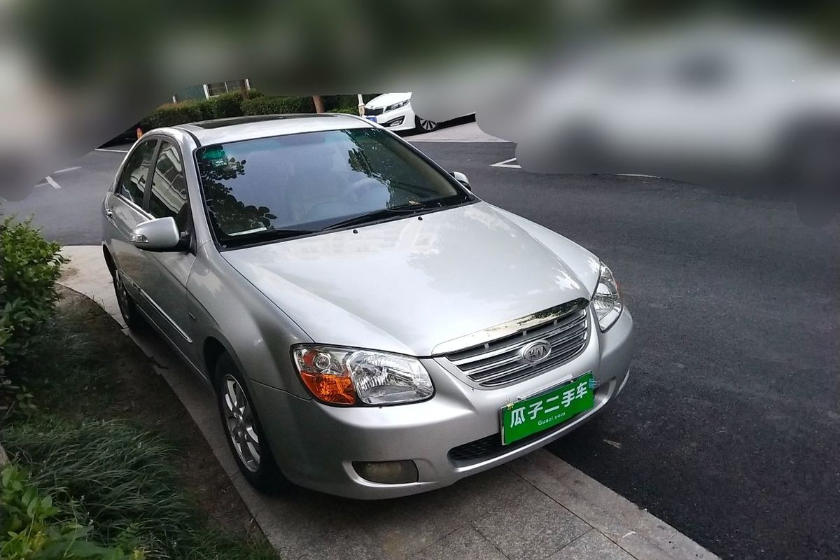 起亚赛拉图遥控主机在哪里