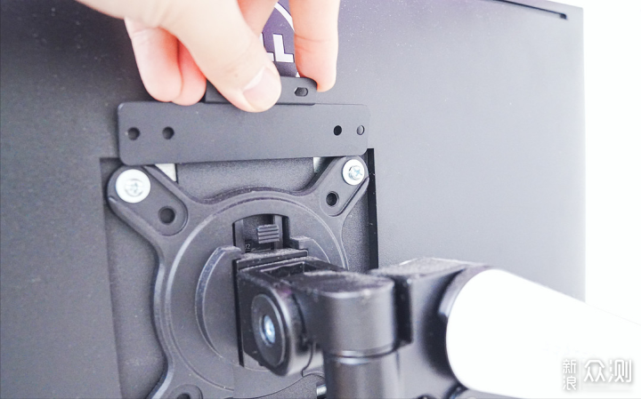 买主机只要加显示器里行了吗