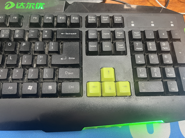 我的电脑主机关了怎么灯还亮