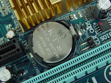 电脑主机电池灯一直闪