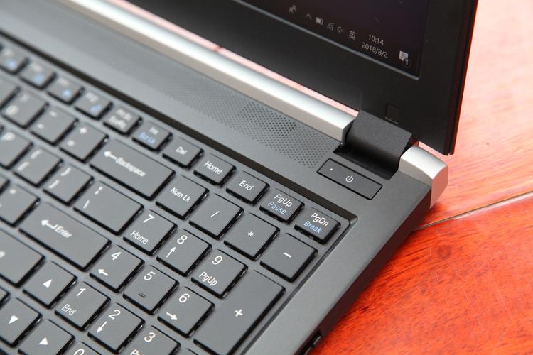 戴尔主机电源键闪黄灯滴滴叫