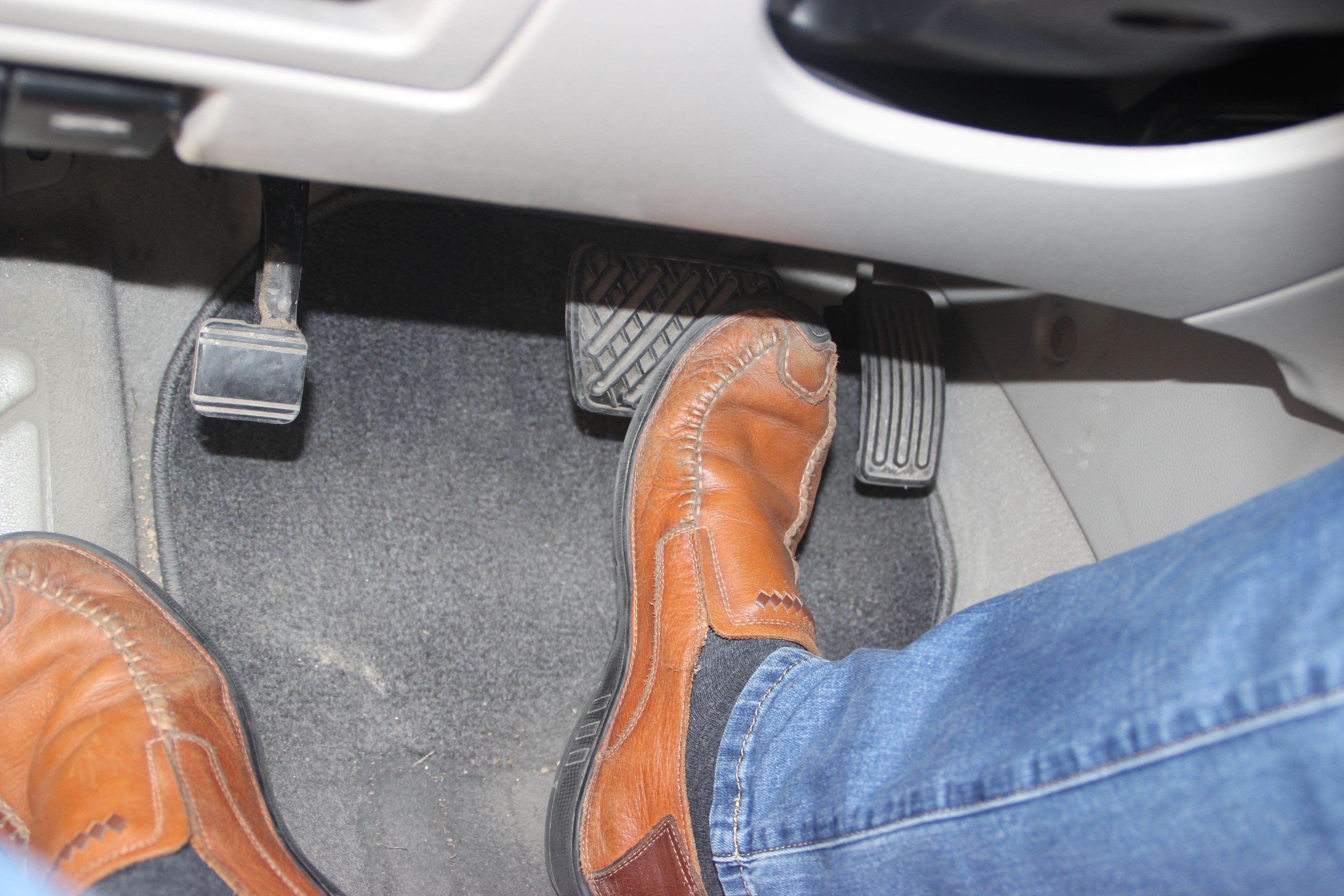 主机轮子没刹车