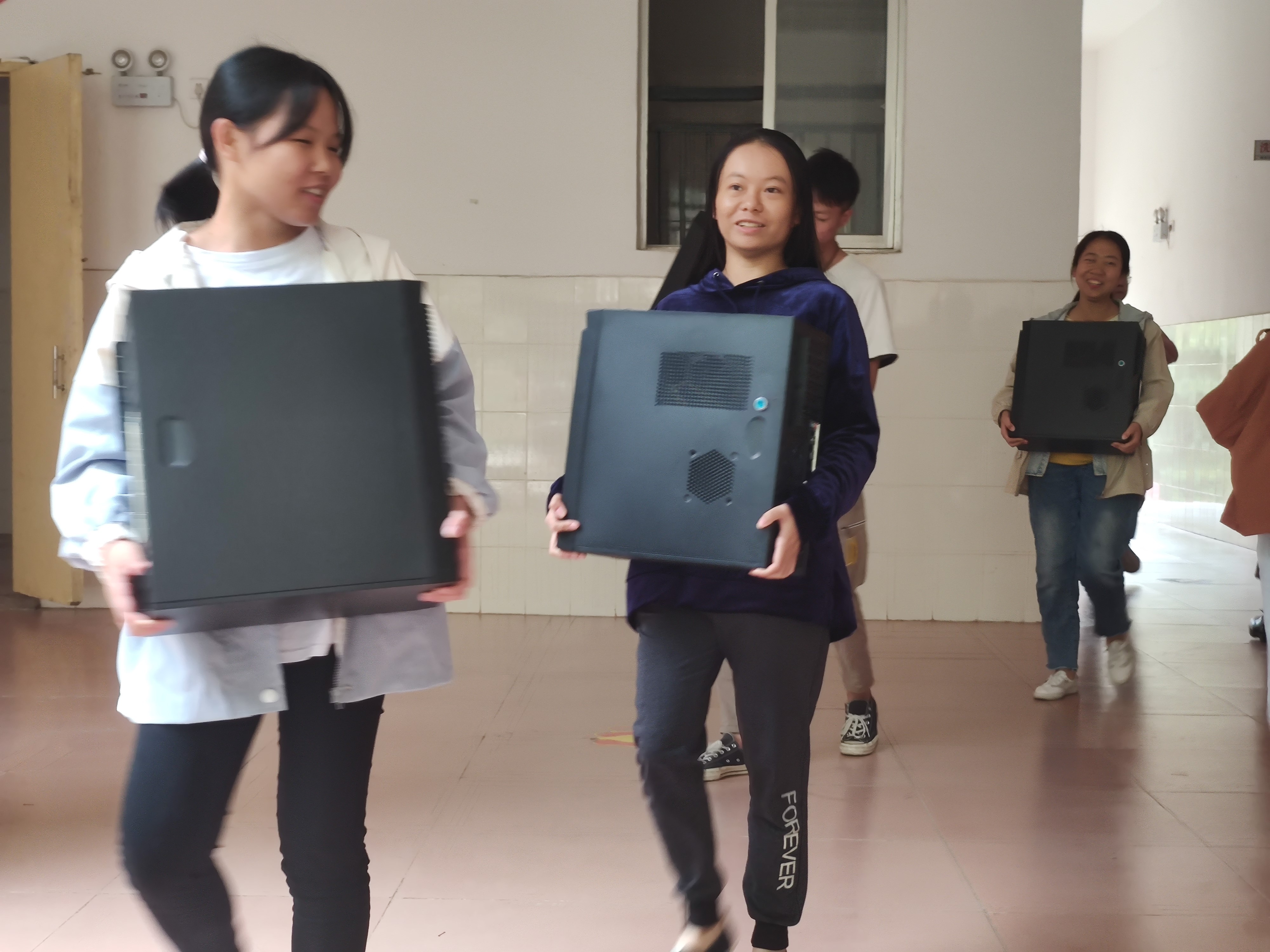搬电脑后主机不转