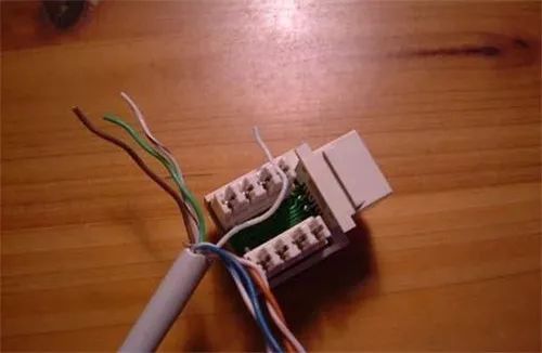 买主机送接网线么