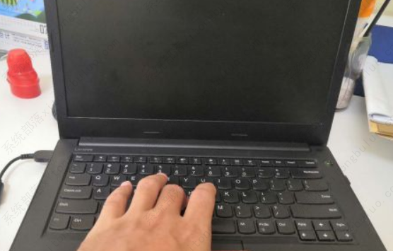 联想电脑主机绿灯闪