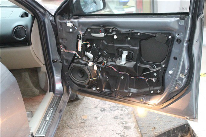 马六音响主机怎么拆