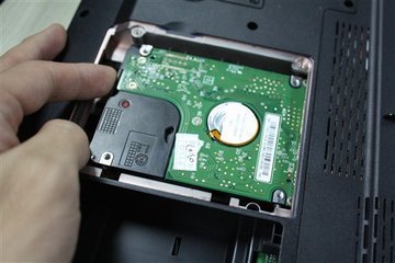 新买主机怎么装硬盘