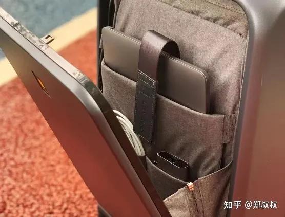 电脑主机怎样放行李箱